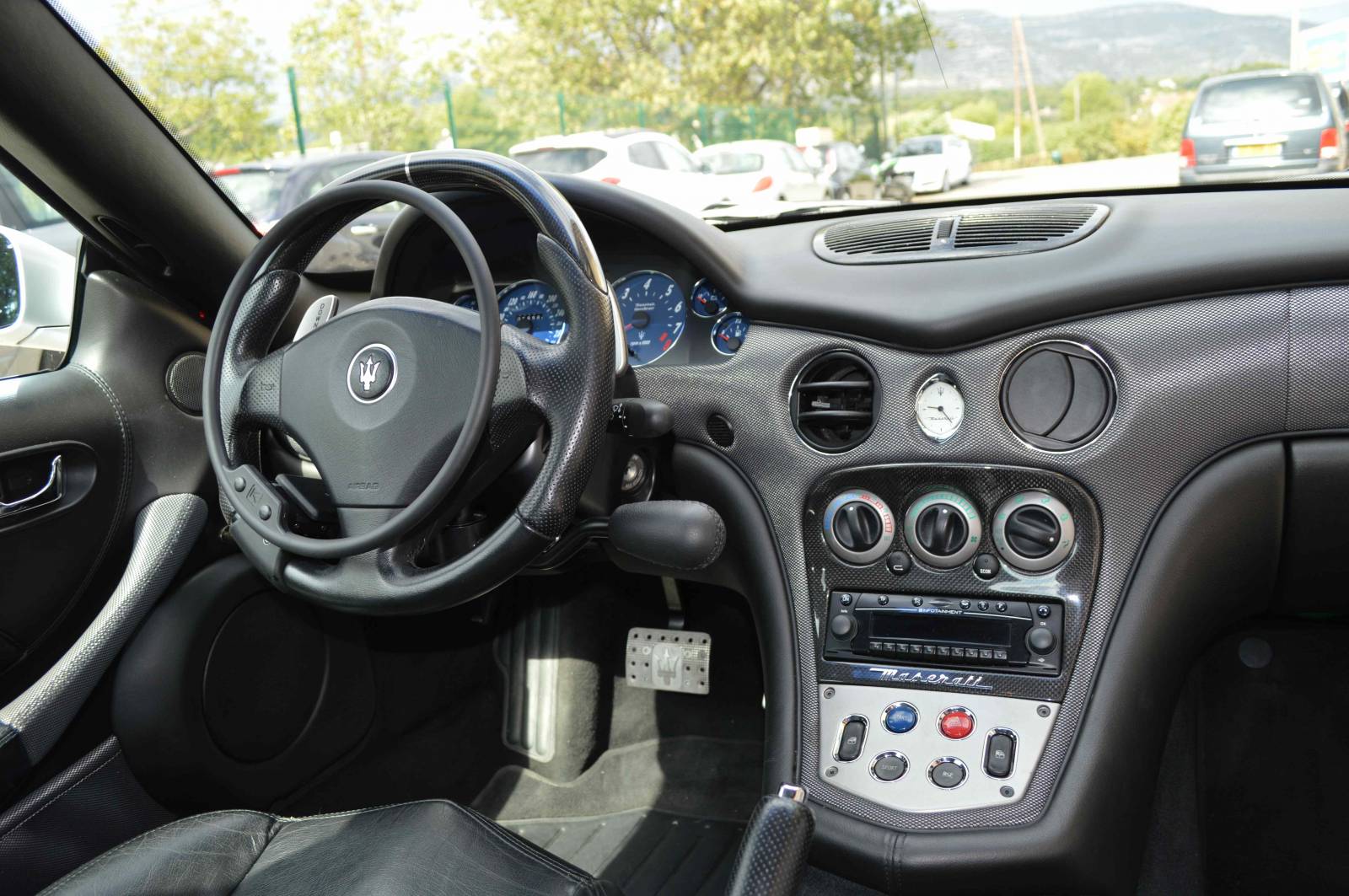 HANDIMOBILMASERATIGRANDSPORTEQUIPEEAVECCERCLEACCELERATEURSURVOLANTPERSONNEPARAPLEGIQUEjpg_62252d7d6214d